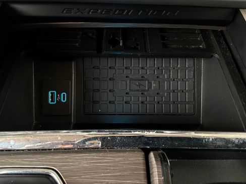 Used 2024 Ford Expedition Max Limited AWD/4WD image 27