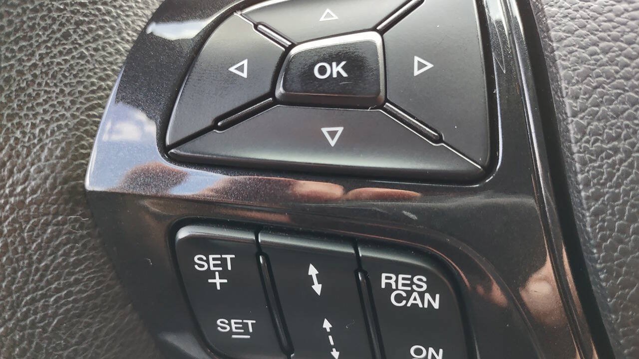Used 2018 Ford Explorer XLT w/ Equipment Group 201A AWD/4WD image 18