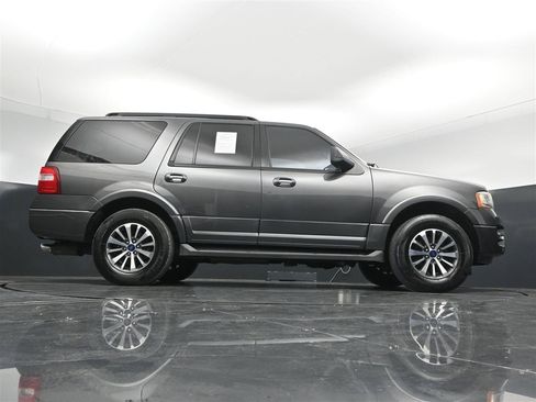 Used 2016 Ford Expedition XLT w/ Equipment Group 202A RWD image 30