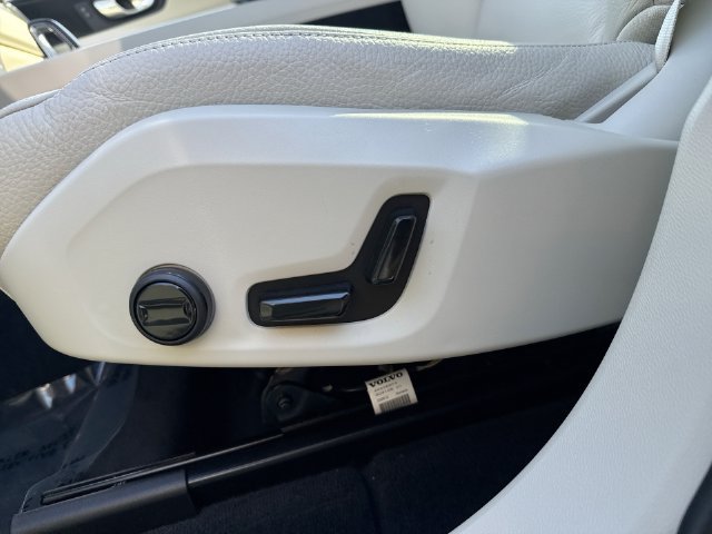 Certified 2024 Volvo XC60 B5 Plus w/ Protection Package Premier AWD/4WD image 17