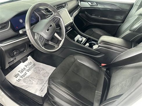 Used 2023 Jeep Grand Cherokee Altitude image 24