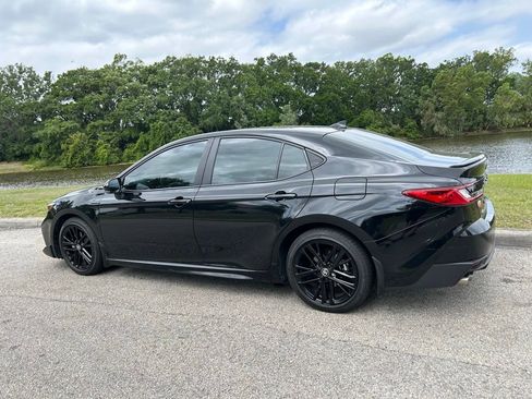 Used 2025 Toyota Camry SE image 3