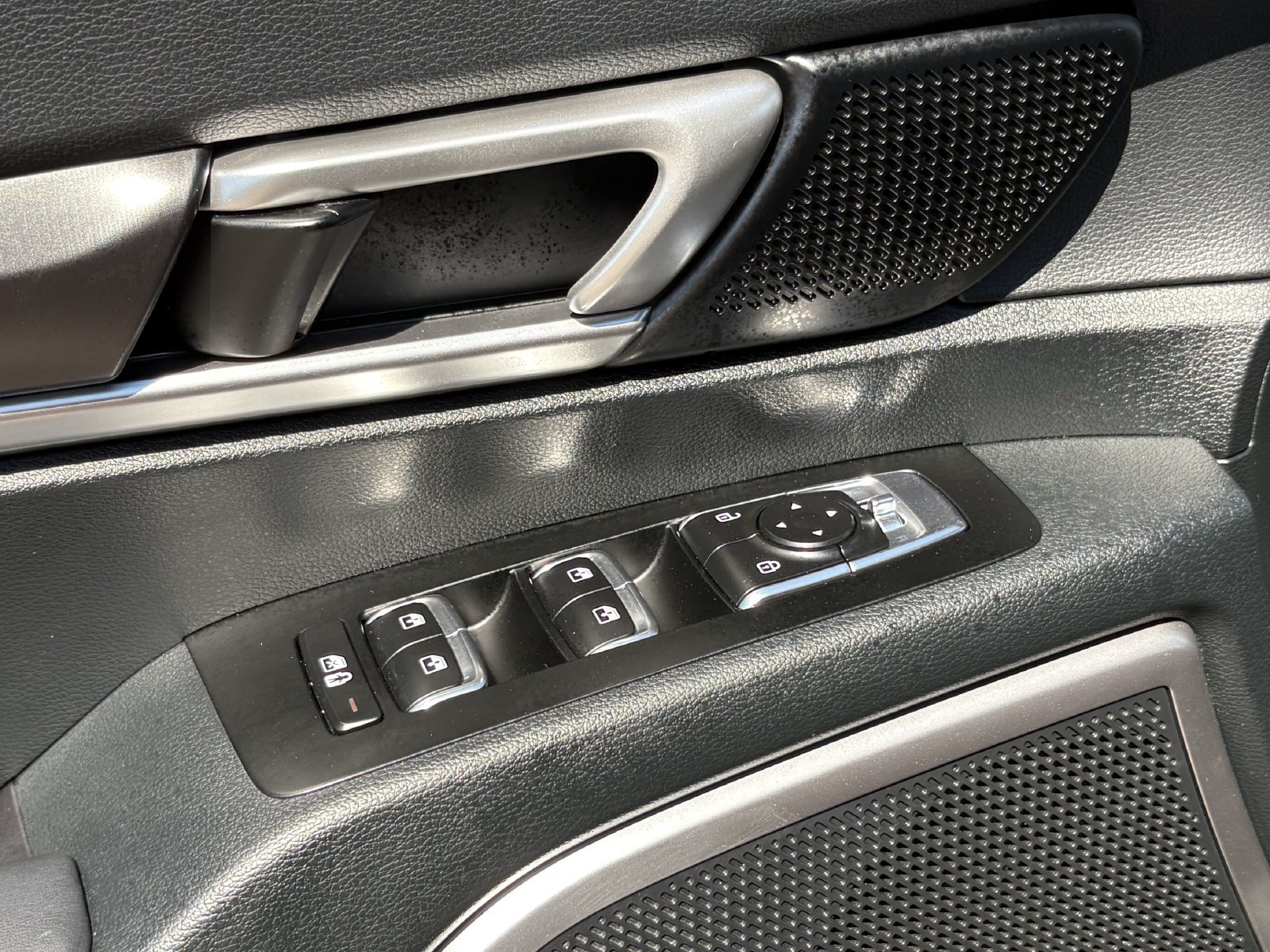 Used 2025 Kia Telluride S FWD image 24