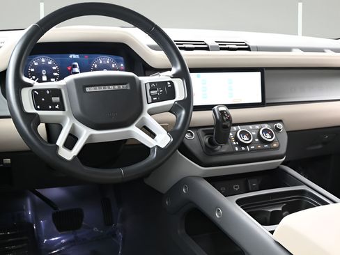 Used 2020 Land Rover Defender 110 SE AWD/4WD image 6