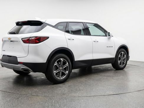 Used 2025 Chevrolet Blazer LT FWD image 9
