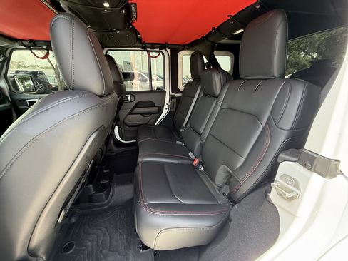 Used 2024 Jeep Wrangler Unlimited Rubicon AWD/4WD image 29