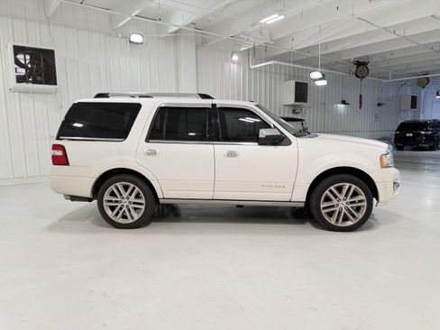 Used 2017 Ford Expedition Platinum RWD image 6