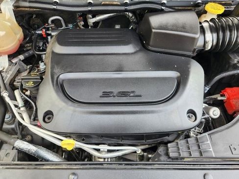 Used 2020 Chrysler Pacifica Touring-L image 32