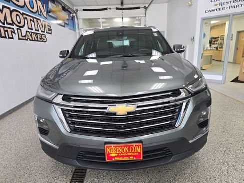 Used 2023 Chevrolet Traverse LT w/ Rear Camera Mirror Package AWD/4WD image 2