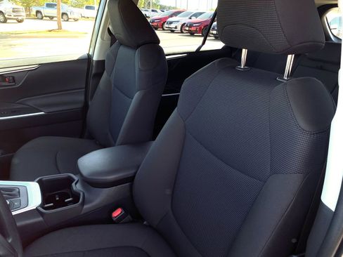 Used 2025 Toyota RAV4 LE image 12