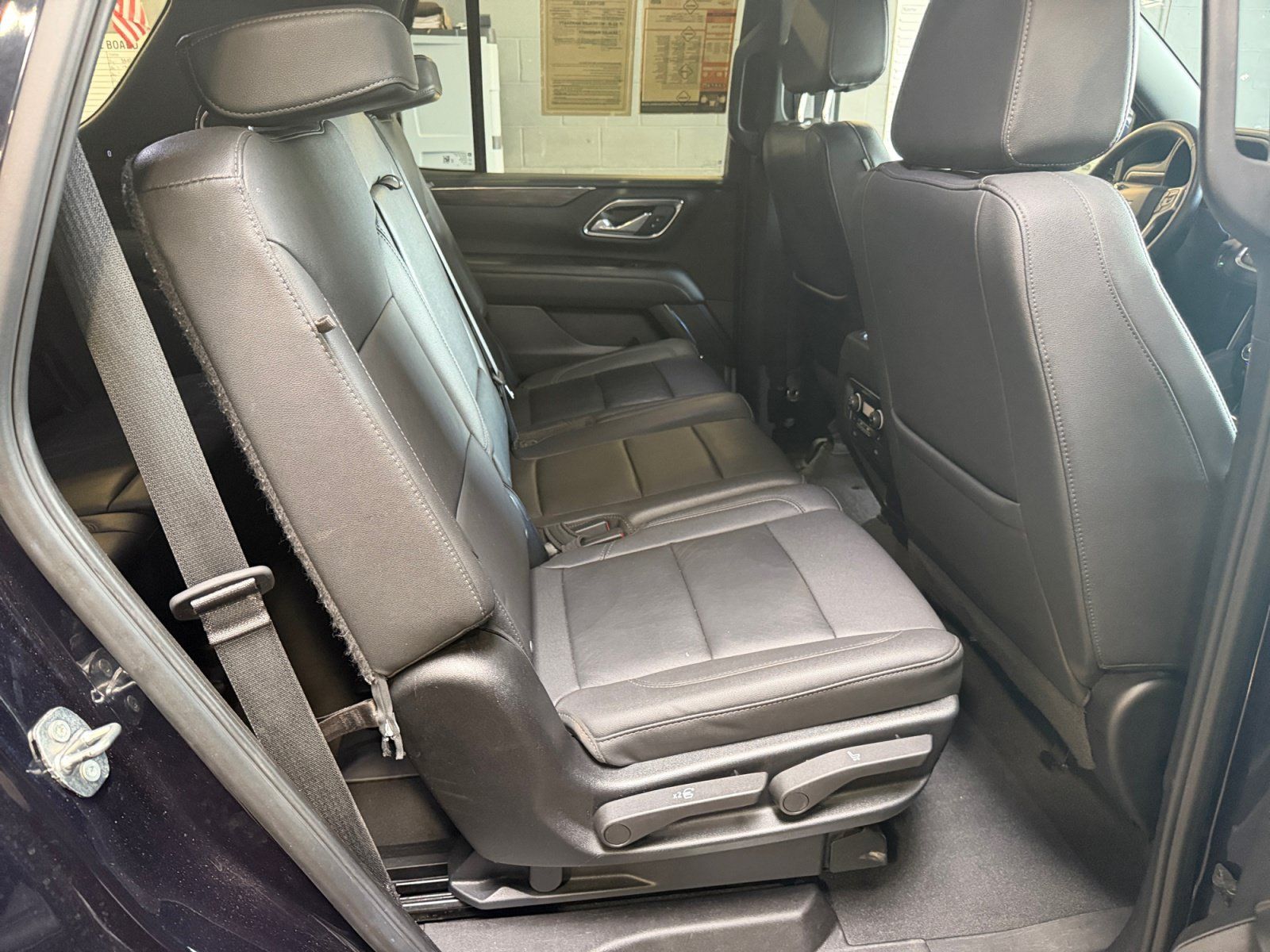 Used 2023 Chevrolet Tahoe Z71 w/ Luxury Package AWD/4WD image 18