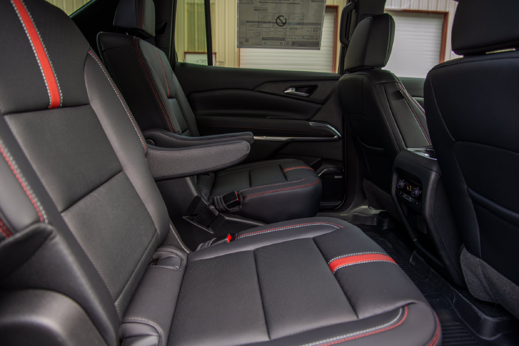 New 2026 Chevrolet Traverse RS w/ LPO, Floor Liner Package FWD image 16