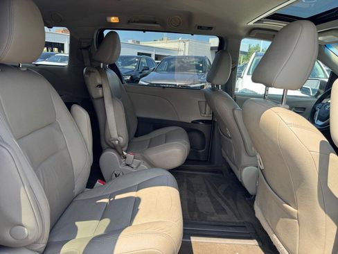 Used 2015 Toyota Sienna XLE w/ XLE Navigation Package FWD image 10