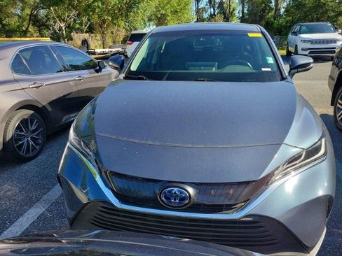 Used 2023 Toyota Venza LE image 9