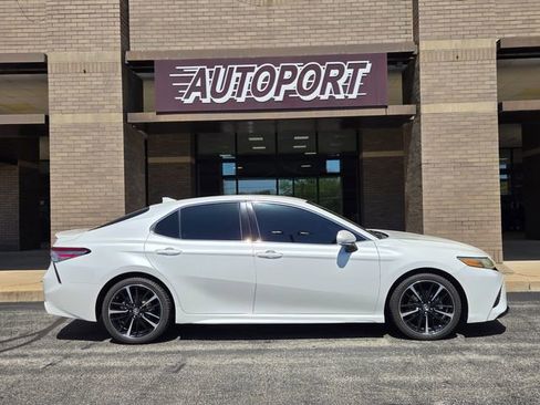 Used 2018 Toyota Camry XSE w/ Audio Package FWD image 4