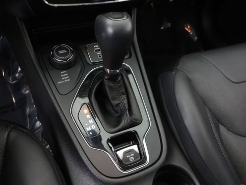 Used 2019 Jeep Cherokee Limited AWD/4WD image 52