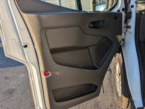 Used 2022 Ford E-Transit 148 High Roof Extended image 13