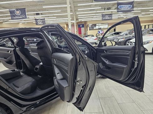 Used 2018 Honda Accord Sport image 12