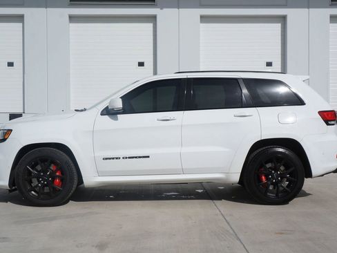 Used 2020 Jeep Grand Cherokee SRT image 8