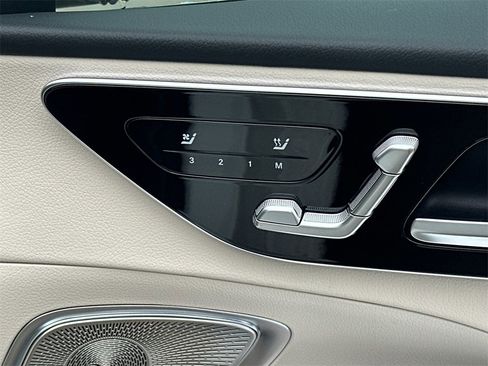 Used 2025 Mercedes-Benz C 300 4MATIC Sedan image 17