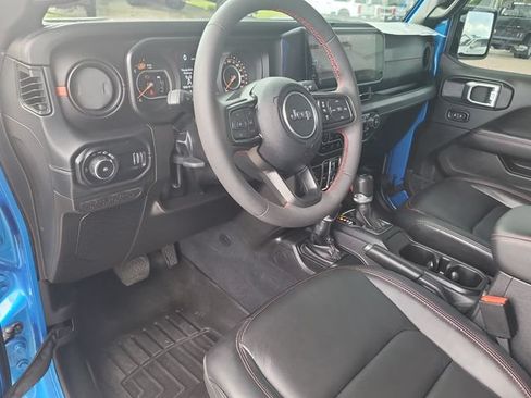 Used 2024 Jeep Wrangler Unlimited Rubicon AWD/4WD image 19