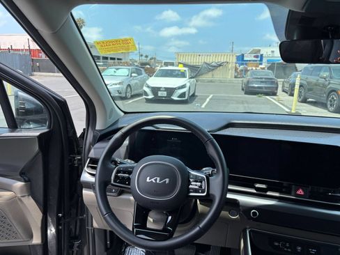 Used 2026 Kia Carnival FWD image 37