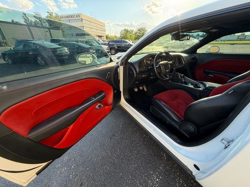 Used 2022 Dodge Challenger R/T Scat Pack RWD image 9