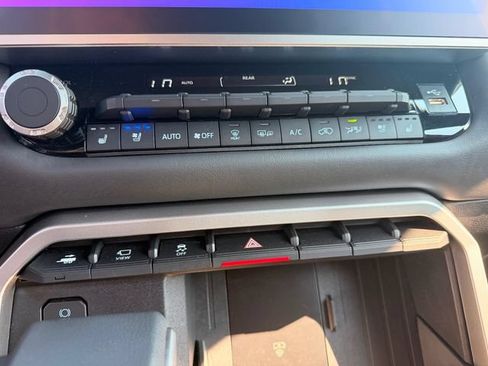 Used 2025 Toyota Sequoia Platinum AWD/4WD image 24
