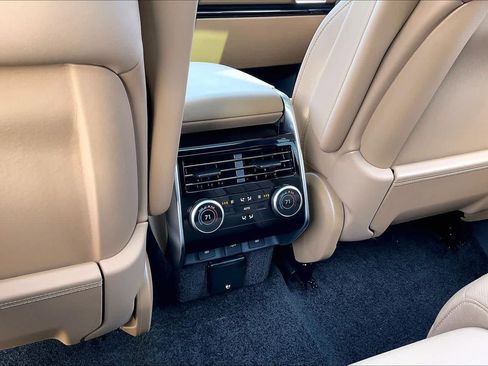 New 2025 Land Rover Range Rover Long Wheelbase SE image 16