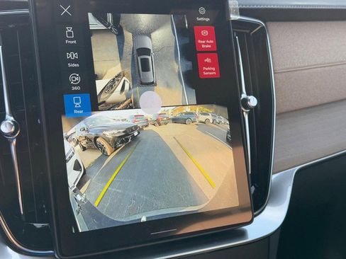 New 2026 Volvo XC90 B6 Plus w/ Protection Package Premier image 15