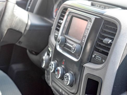 Used 2017 RAM 1500 Express AWD/4WD image 19