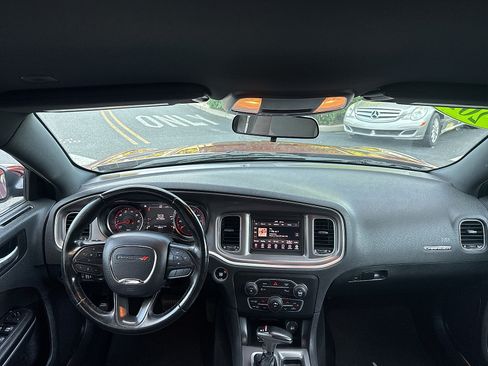 Used 2020 Dodge Charger SXT RWD image 34