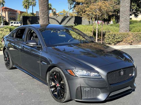 Used 2017 Jaguar XF S image 3