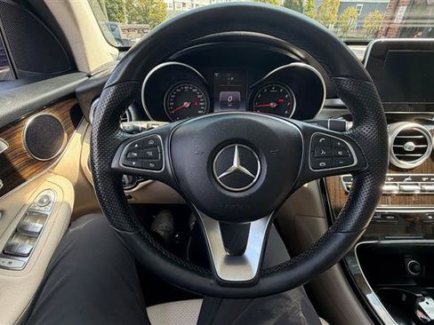 Used 2017 Mercedes-Benz GLC 300 4MATIC image 32