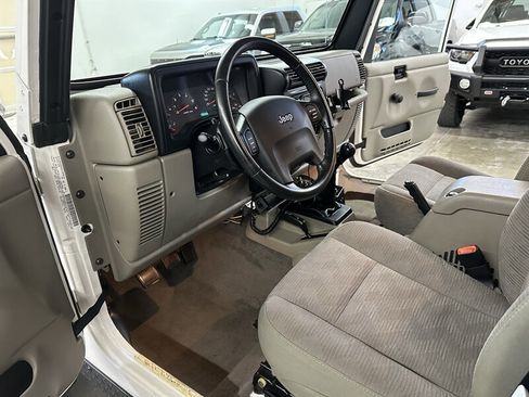 Used 2005 Jeep Wrangler Rubicon image 27