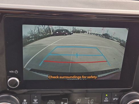 Used 2024 Toyota Highlander LE image 25