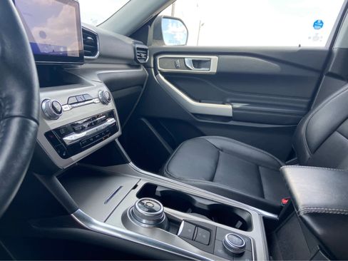 Used 2020 Ford Explorer XLT w/ Equipment Group 202A AWD/4WD image 33