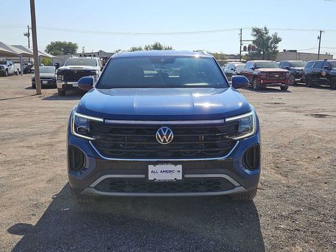 Used 2025 Volkswagen Atlas Cross Sport SE FWD image 3