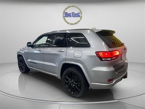 Used 2021 Jeep Grand Cherokee Laredo X AWD/4WD image 4