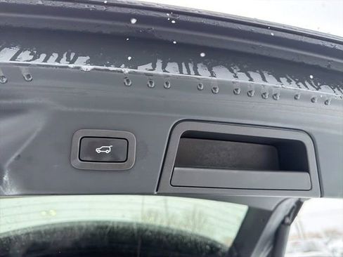 Used 2020 Land Rover Range Rover Velar R-Dynamic S image 9