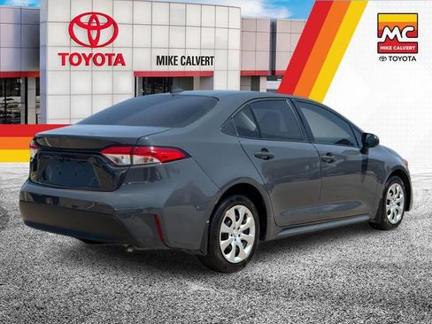 Used 2025 Toyota Corolla LE FWD image 5