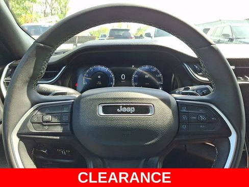 Used 2025 Jeep Grand Cherokee Altitude AWD/4WD image 19