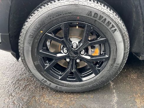 Used 2024 Jeep Grand Cherokee L Laredo image 8