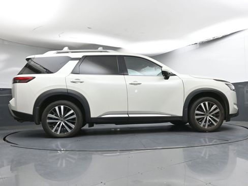 Used 2024 Nissan Pathfinder Platinum w/ Cargo Package AWD/4WD image 29