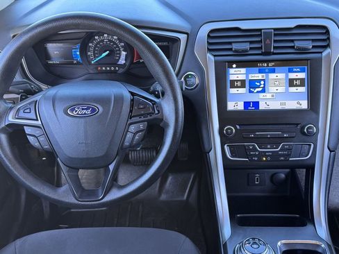 Used 2018 Ford Fusion SE w/ Fusion SE Technology Package image 12