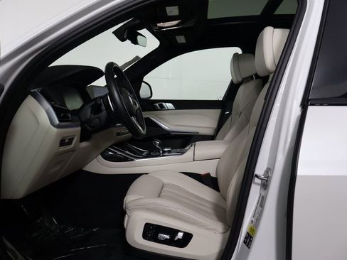 Used 2022 BMW X7 M50i w/ Cold Weather Package image 10