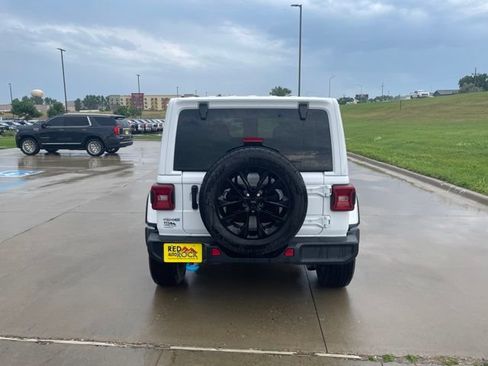 Used 2024 Jeep Wrangler Unlimited Sahara AWD/4WD image 5
