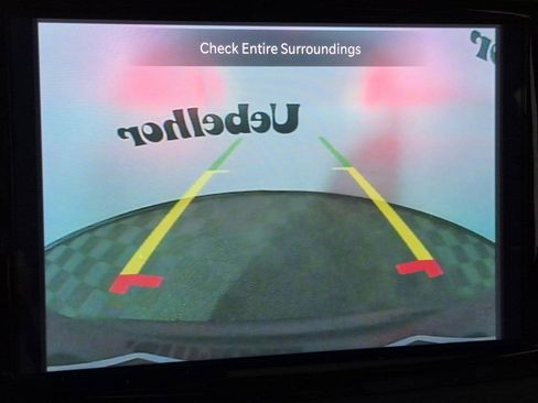 Used 2023 Chrysler Pacifica Touring-L image 19