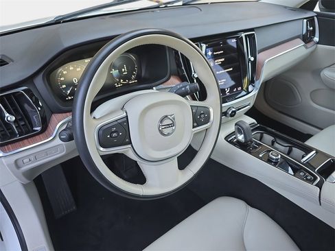 Used 2022 Volvo S60 T8 R-Design Expression w/ Premium Package image 16