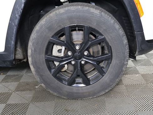 Used 2024 Jeep Grand Cherokee L Laredo AWD/4WD image 20